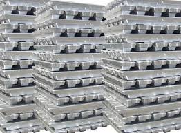 Alüminyum külçe istifleri